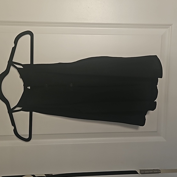 AE Black Open Back Tank - Picture 3 of 6